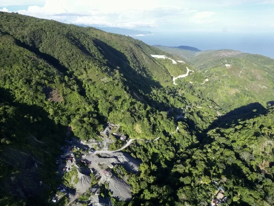 Green mountain landscape in the Larimar mining region.